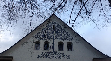 Wandmalerei
              beim Markgrafengymnasium Durlach Eichhörnchen