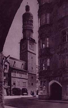 Innsbruck
              Stadtturm Apotheke