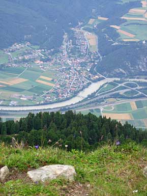 Blick auf
                das Inntal bei Stams